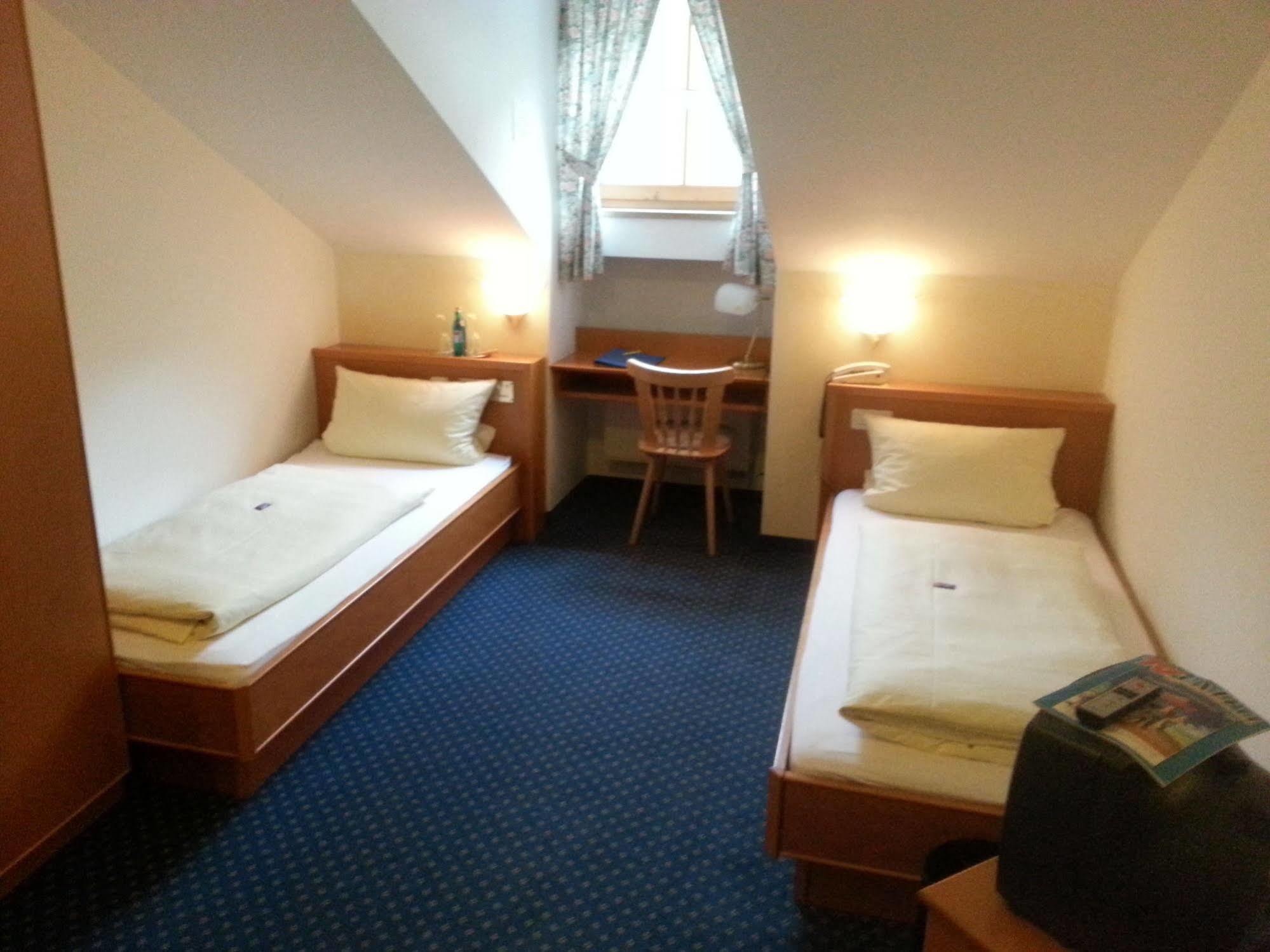 Hotel Zum Braeu 킨딩 외부 사진